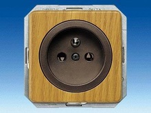 Розетки с заземляющим штырем - Розетки