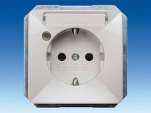 Розетка SCHUKO с защитой от прикосновения, индикацией статуса и полем для надписи - Розетки