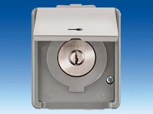 Жалюзийный выключатель с замком и символами Вверх/Вниз для открытой установки, в дизайне DELTA flaeche IP44 - Электромеханические части с защитной крышкой